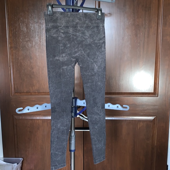 Bundle Of 3 Size M Leggings (2 Pr Fitted & 1 Pr Wide Leg) EUC - Picture 4 of 5